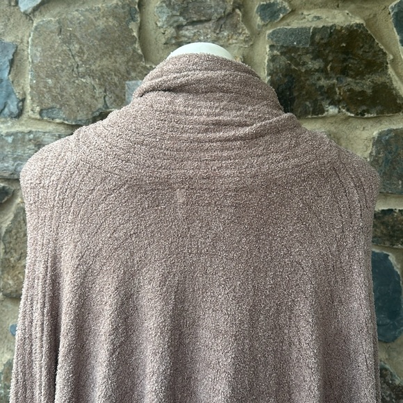 Barefoot Dreams CozyChic Lite Wide Rib Travel Wrap in Driftwood Tan One Size - Picture 9 of 10